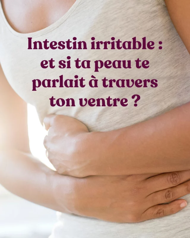 💥 SII + problèmes de peau = lien ignoré. Et pourtant…

Tu as mal au ventre, tu te sens gonflée, tu ne digères rien, ton transit part dans tous les sens…
Mais tes analyses sont normales.

Et en bonus : ta peau aussi fait la tête. Acné. Eczéma. Rosacée. Dermite.

Et si ce n’était pas une coïncidence ?

👉 Le syndrome de l’intestin irritable n’est pas juste digestif.
C’est un trouble neuro-intestinal.
Un dérèglement de ton système nerveux autonome.
Autrement dit : ton stress chronique te rend "inflammée". Et ta peau le montre.

Oui, il faut rééquilibrer le microbiote.
Mais tu ne pourras pas réparer ta peau sans réguler ton système nerveux.

💡 Ta peau, ton ventre, ton stress = un même message. Ton corps veut t’aider. Il te parle. Tu l’écoutes ?

👇 Écris-moi en MP si tu veux faire partie de la dernière session 2025 de A Fleur de Peau.
On va déchiffrer ensemble les messages de ton corps, en profondeur.

Alexandra 💜
__________

#syndromeintestinirritable #acnehormonale #problèmesdepeau #systemenerveux #hypersensibilité #afleurdepeau #nutrition #gutskinaxis #skinhealth